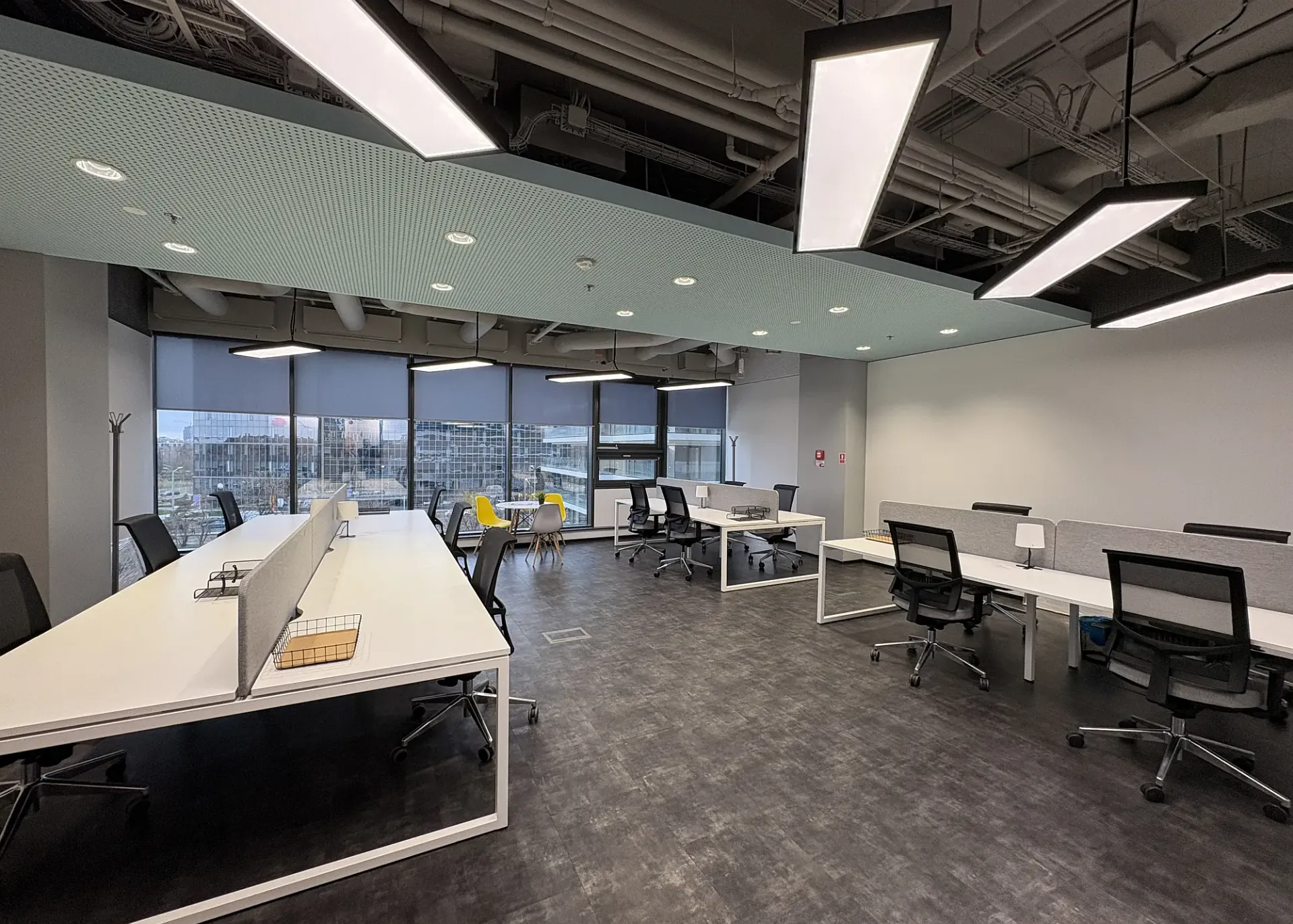 Birou 14 desks.webp