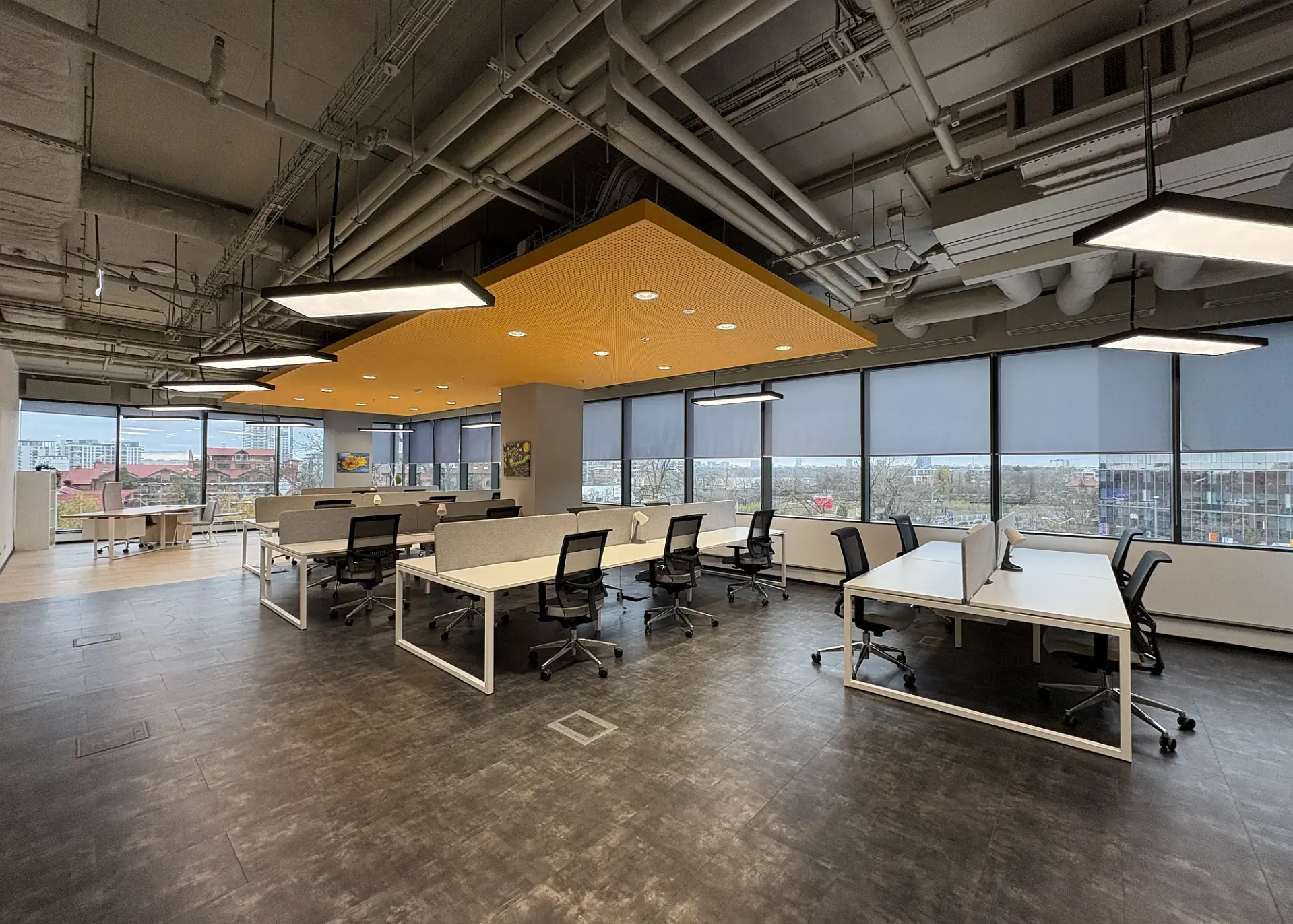 Birou 24 desks.webp